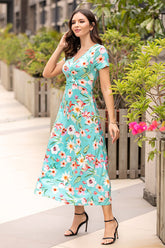Bedrucktes Cross-Kleid mit V-Ausschnitt
